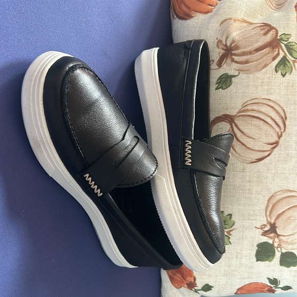 New! original packaging and box. Never worn-too small. Discontinued style. - Picture 4 of 6